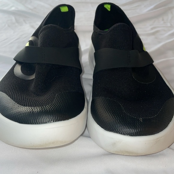 Men’s 00FOS shoes size 9, black with lime green detailing. - Picture 2 of 8